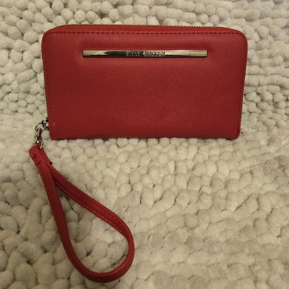 Steve Madden Wristlet/Wallet - Picture 1 of 11